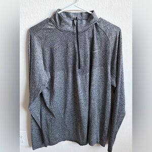 Nike Women’s Running Element 1/2 Zip Pullover Size Large